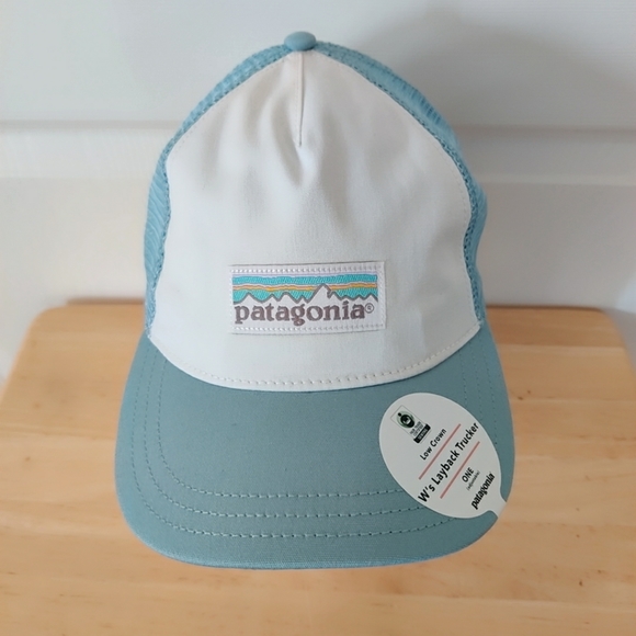 W's Patagonia Pastel P-6 Label Layback Trucker Hat - Picture 2 of 7